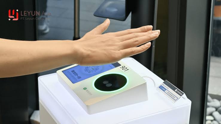 Palm-Projection & Quantum Cloud: Saat Smartphone Fisik Resmi Ditinggalkan Warga Jakarta Oktober 2026 demi Komunikasi Hologram Telapak Tangan